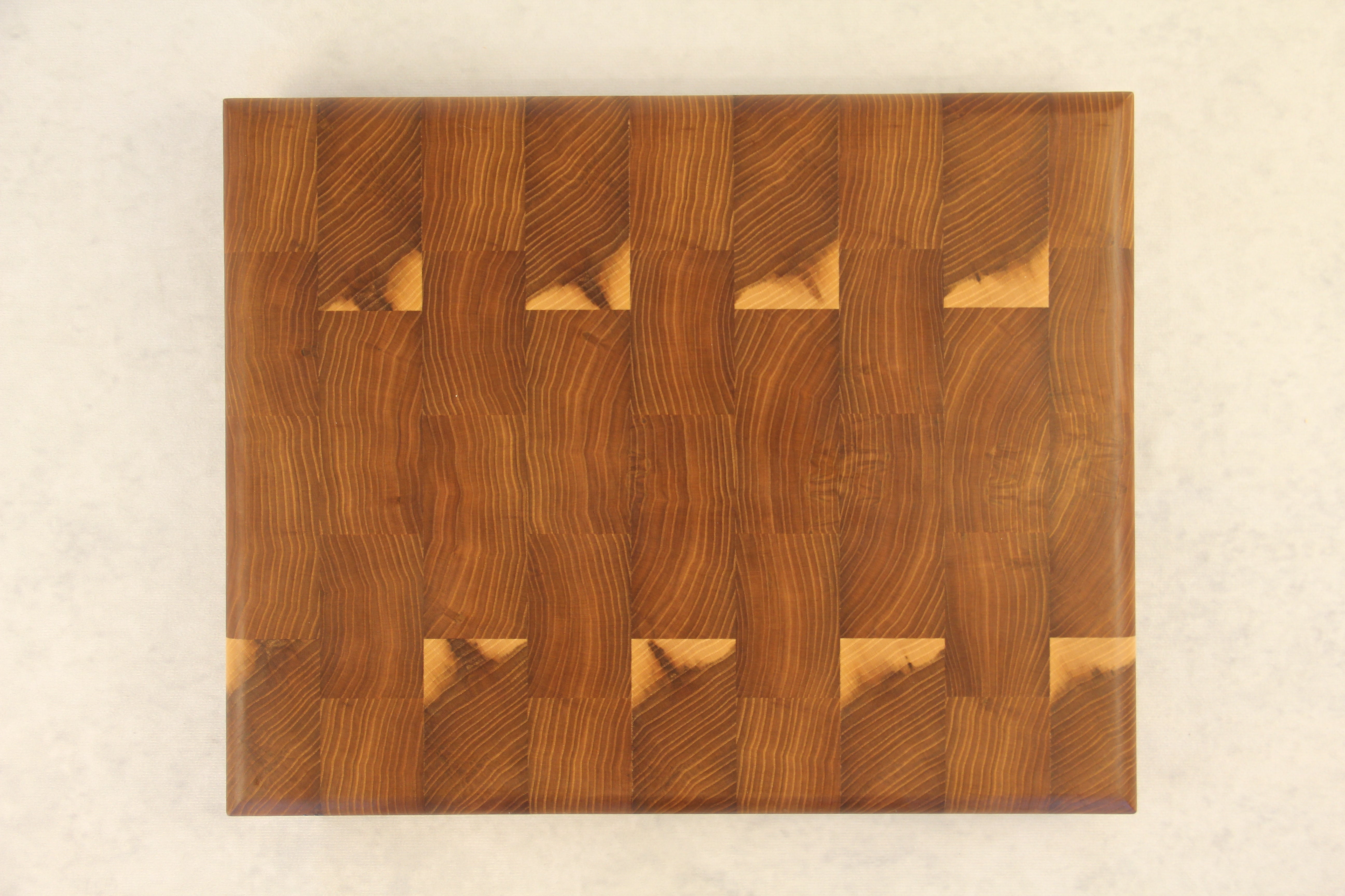 Rüster Stirnholz Schneidebrett