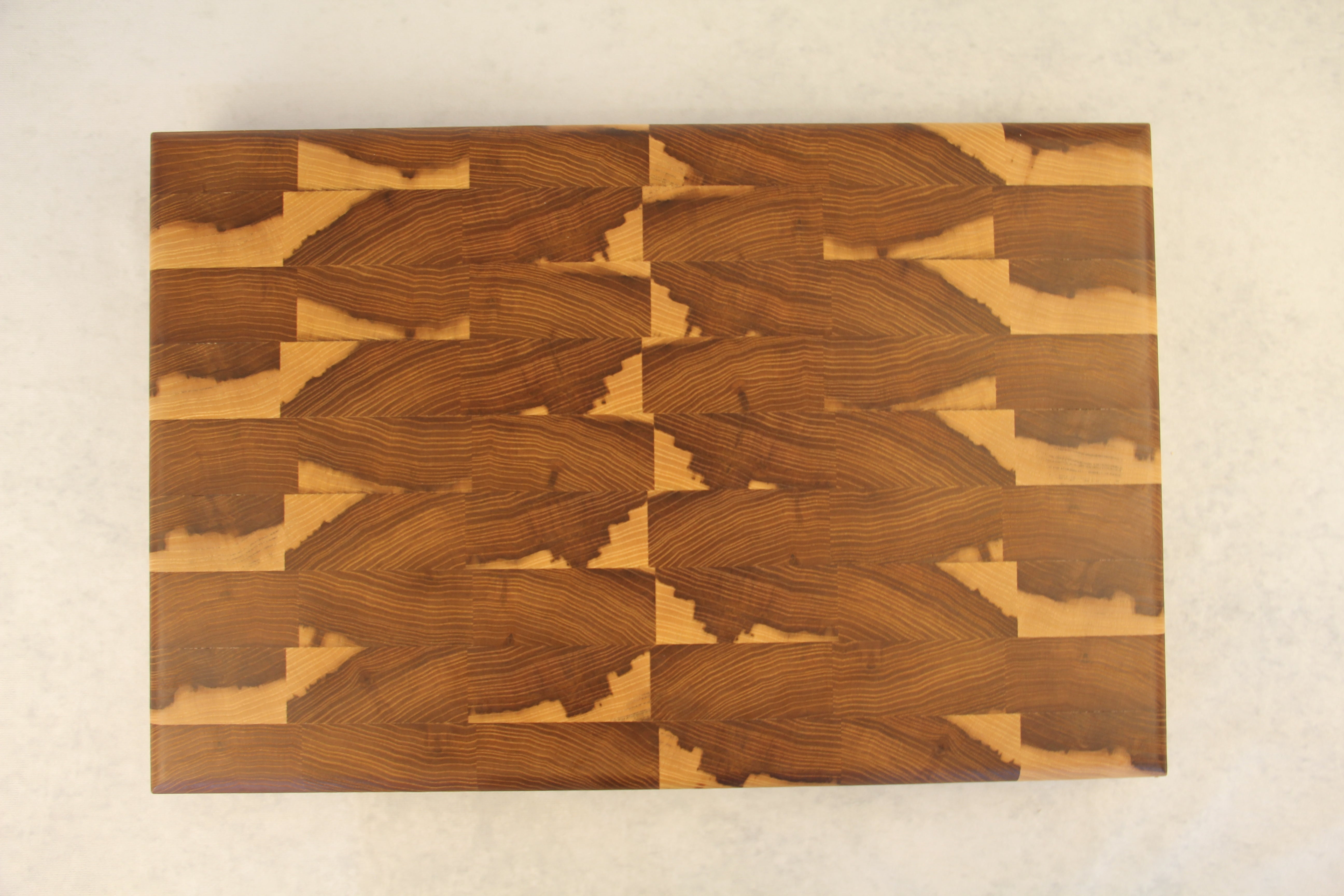 Rüster Stirnholz Schneidebrett